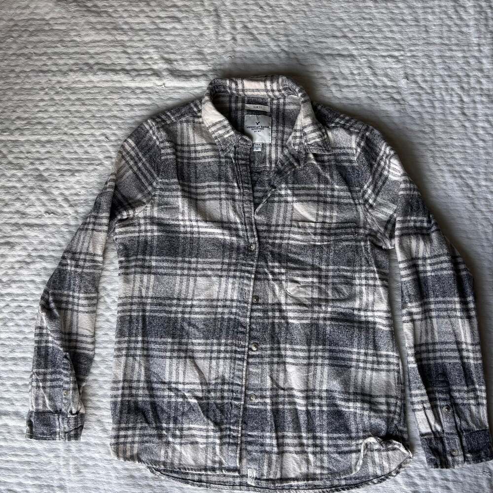 American Eagle Slim Fit Gray and White Plaid Flannel Button Front Shirt